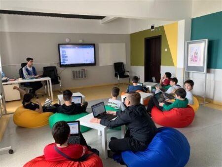 160 деца се обучават безплатно да програмират в Бургас