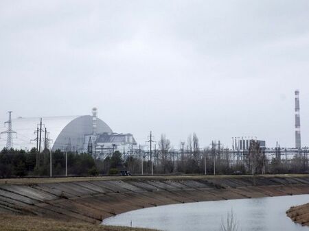 Персоналът в Чернобил се смени, помещения са разрушени