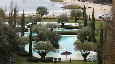 Събарят до последния камък лукс курорт за 140 млн. евро с игрище за голф