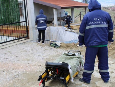 Трагедия: Мъж загина, затрупан в изкоп в Благоевград (СНИМКИ)