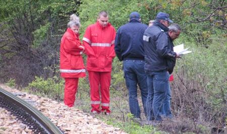 Мъж е загинал, блъснат от влак в района на Кресна