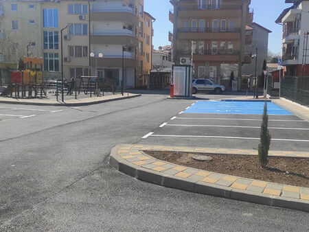 Община Несебър с нов проект в Обзор, изгради открит паркинг с детска площадка (СНИМКИ)