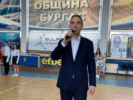 Кметът Димитър Николов: Надявам се следващия РД да го отпразнуваме в новата сграда на Спортното училище