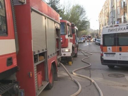 Автобус на градския транспорт в Сливен се запали в пиков час