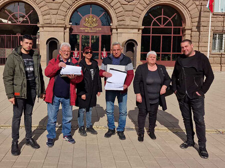 Хиляди зоват президента Румен Радев да не допуска създаването на Община Обзор
