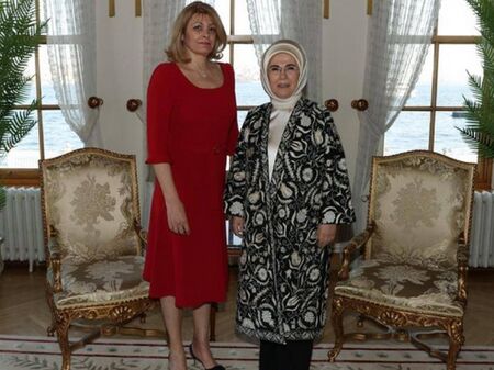 Десислава Радева се срещна със съпругата на президента на Турция