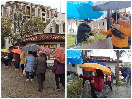Въпреки дъжда: Опашки се извиха пред църквите за върбови клонки в Бургас