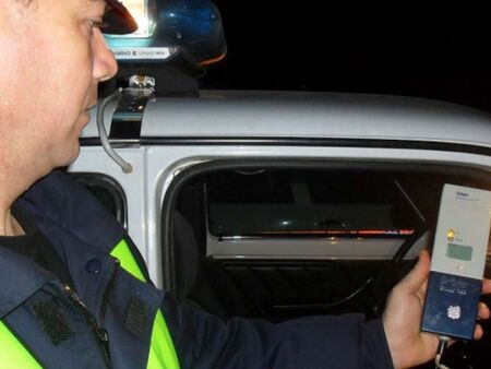 Натопиха ли 33-годишната Адифе от Айтос, че шофирала дрогирана и ранила полицаи?