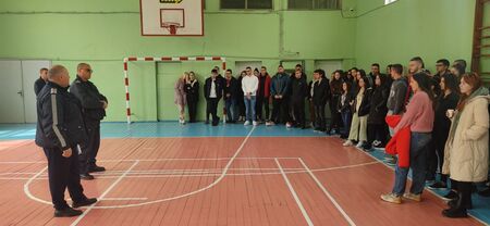 ОДМВР-Бургас с урок по безопасност по баловете пред учениците от АЕГ