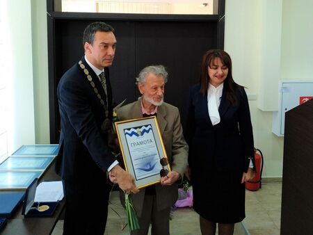 Кметът Николов поздрави режисьора Симеон Димитров за 80- годишния му юбилей