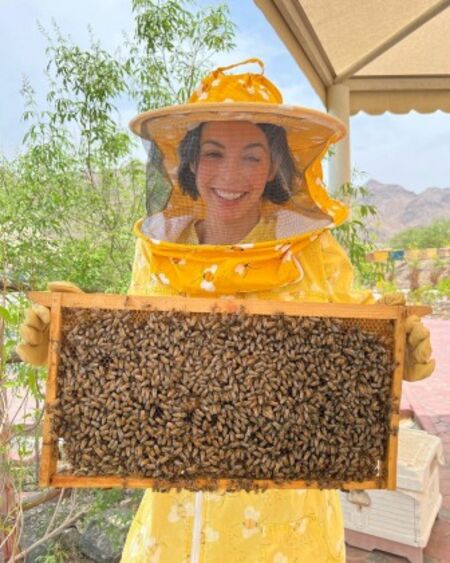 Мегз стана пчеларка в Дубай