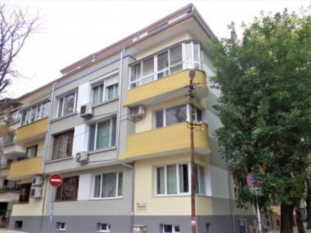 Обновиха стара сграда на ул. „Св. Климент Охридски“ в Бургас, вижте я преди и след (СНИМКИ)