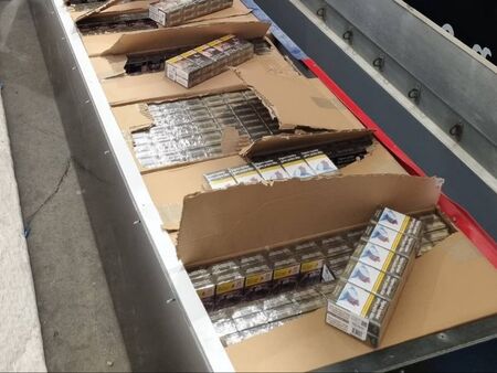 Удар! Митничари откриха 16 760 кутии контрабандни цигари в товарен автомобил на Лесово