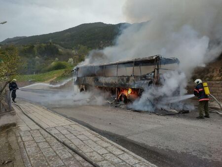 Автобус изгоря до Клисура, няма пострадали