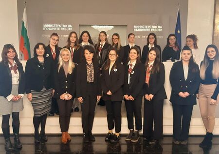 Ученици от Немската гимназия в Бургас посетиха външно министерство