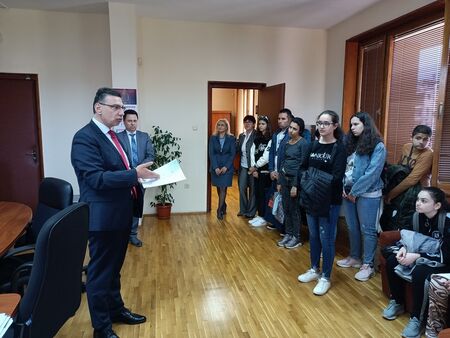 Ученици от СУ „Йордан Йовков“ се включиха в инициативата „Ден на отворени врати“ на Окръжна прокуратура-Бургас