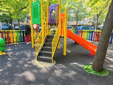 Обновена детска площадка в центъра на Поморие вече посреща щастливи малчугани и спокойни родители