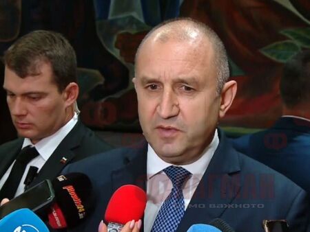 Президентът: Невежите политици нека кажат какъв е рискът за българите, ако дадем оръжие на Украйна!