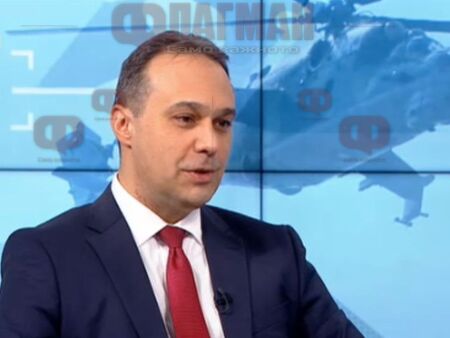 Военният министър: Имаме достатъчно ресурс, за да ремонтираме украинска военна техника
