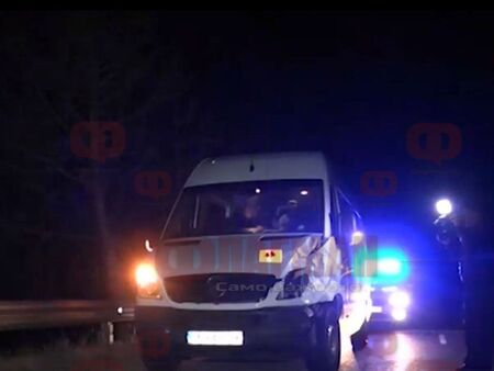 Бус с ученици удари кон на пътя София-Бургас