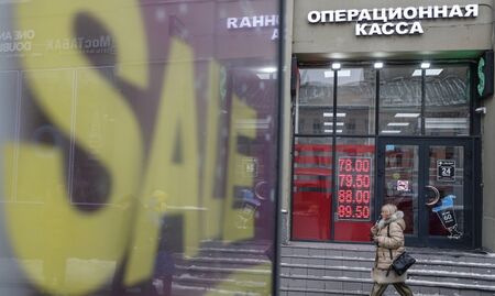 Русия остава пред риск от фалит дори след плащане на дългове в последния момент