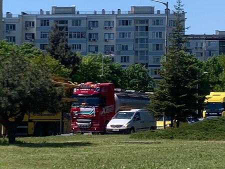 Шествието на превозвачите в Бургас започна: Ключови булеварди са под блокада