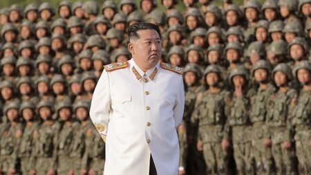 Северна Корея е в локдаун след първи официален случай на COVID-19