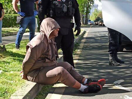 Един от групата на Илко Паскалев май пропя