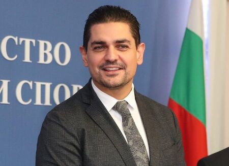 Спортния министър за кмета на Пловдив: Чудя се, как феновете още не са ги набили тези в местната власт