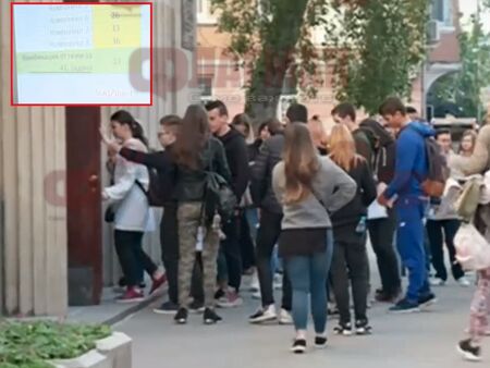 Над 40 000 ученици на матура по български език и литература, изтеглиха вариант 13
