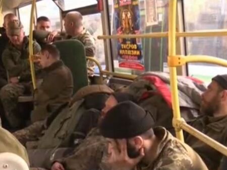 Украйна настоява бойците от „Азовстал" да бъдат разменени за руски военнопленници