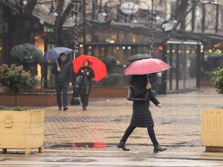 По морето ще е облачно, ветровито с валежи от дъжд