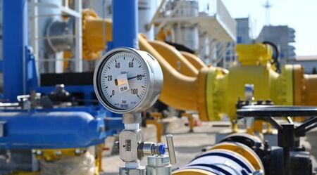 Транзитът на руски газ през Украйна леко нараства