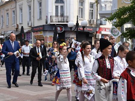 Ето как Поморие посрещна най-светлия и български празник