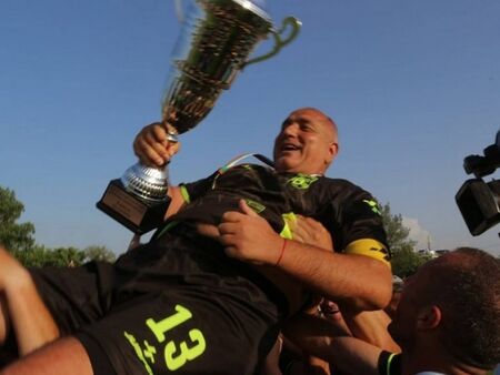 Бойко Борисов грабна трофея при ветераните, вкара майсторски гол на мача с Локо-Пловдив