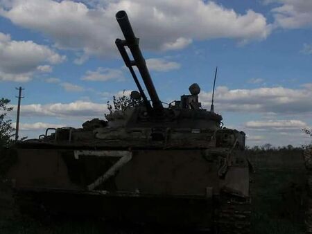 Колона с руски танкове и реактивни системи "Град" се движи от Крим към Запорожието
