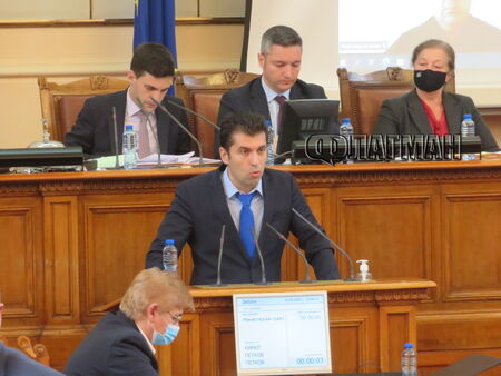 Парламентарен контрол: Кирил Петков отговаря на Пеевски (ВИДЕО)