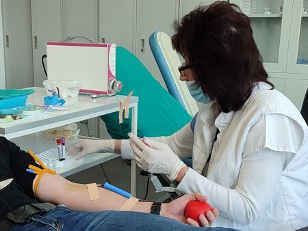 Държавата започва да плаща за кръводаряване