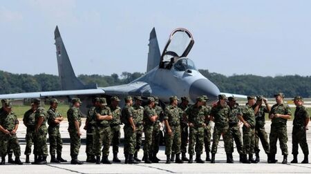 Сърбия обяви мащабни военни учения с изтребители и ракетни комплекси