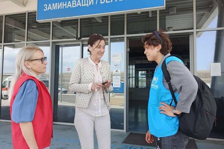 Създават "синя точка" в помощ на украинските бежанци на Морска гара в Бургас
