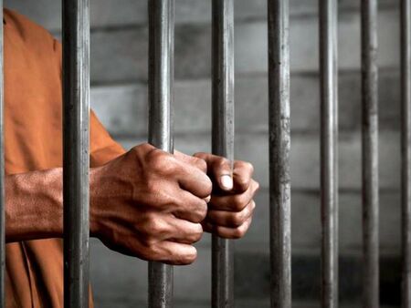 Затворник поиска 75 000 лева обезщетение, условията в килията били унизителни