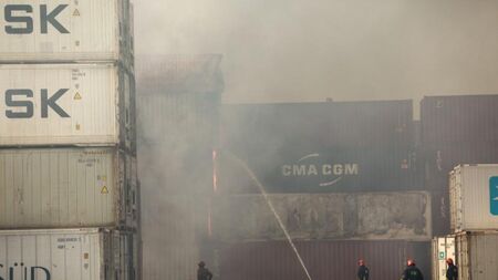 Десетки загинали и много ранени в огромен пожар в Бангладеш