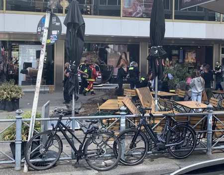От последните минути: Кола се вряза в група хора в Берлин, най-малко 30 души са пострадали, един е загинал