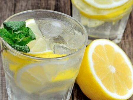 9 ползи от лимоновата вода през лятото