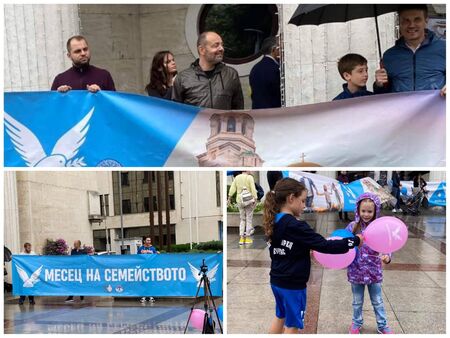 Протестиращи срещу джендър идеологията в Бургас: Можем без правителство, но без деца и семейство - не