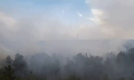 Гъст дим над украинския град Авдеевка, гори химически завод