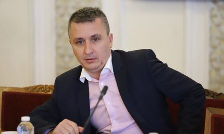 Министър Александър Николов напуска енергетиката от лоялност към ИТН