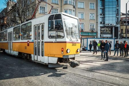 Тежка катастрофа с трамвай и кола в София, има пострадали