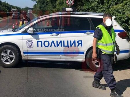 Извънредно: Ул. „Транспортна“ в Бургас почерня при спецакция, криминалисти с кучета претърсват Мерцедес