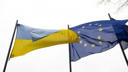 ЕК препоръчва Украйна да получи статут на страна кандидат за членство